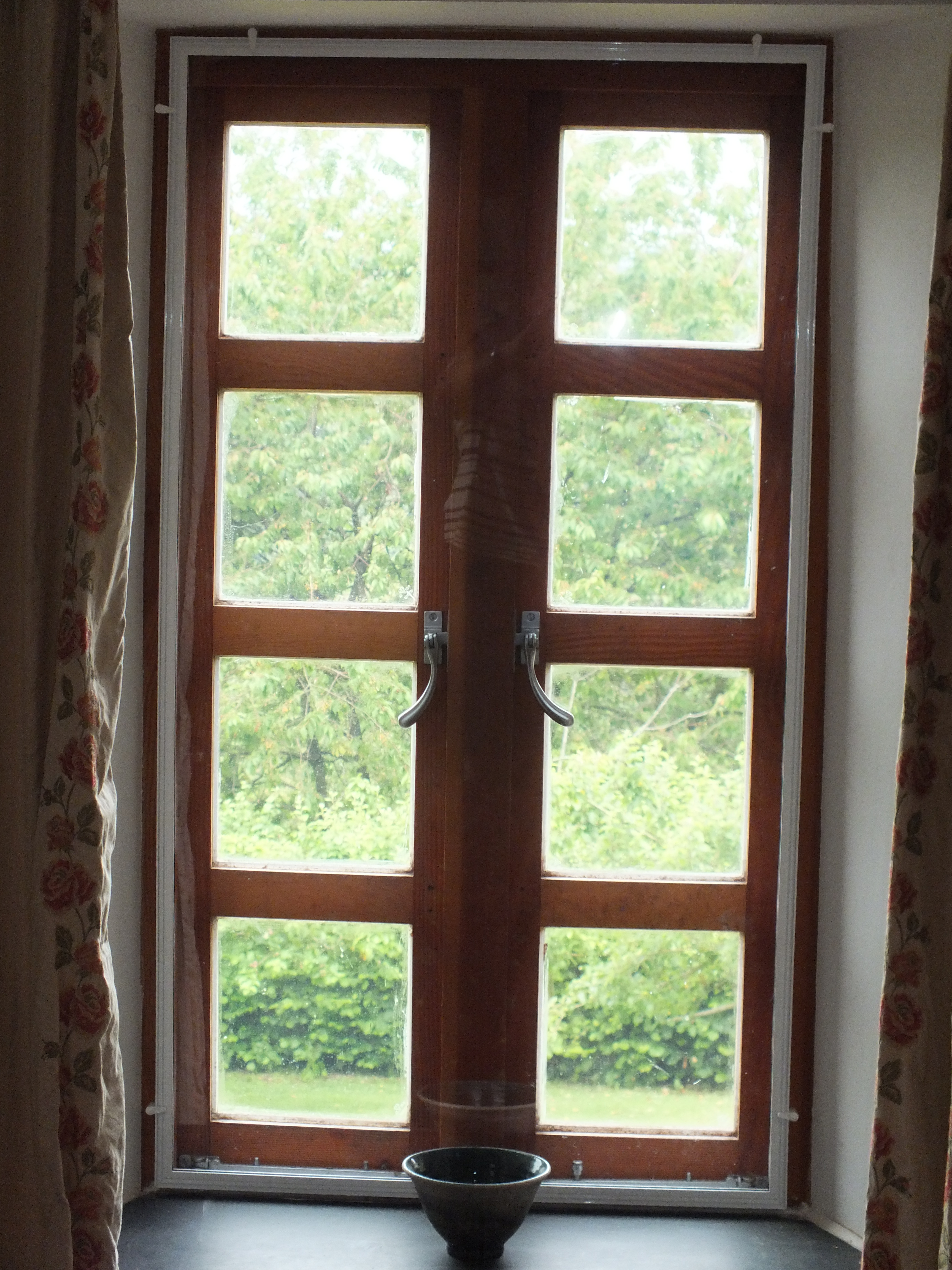 Smartfix aluminium secondary glazing with toggles