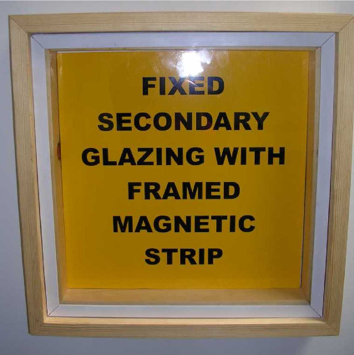 OM26 Framed magnetic Strip - 2.44m, White