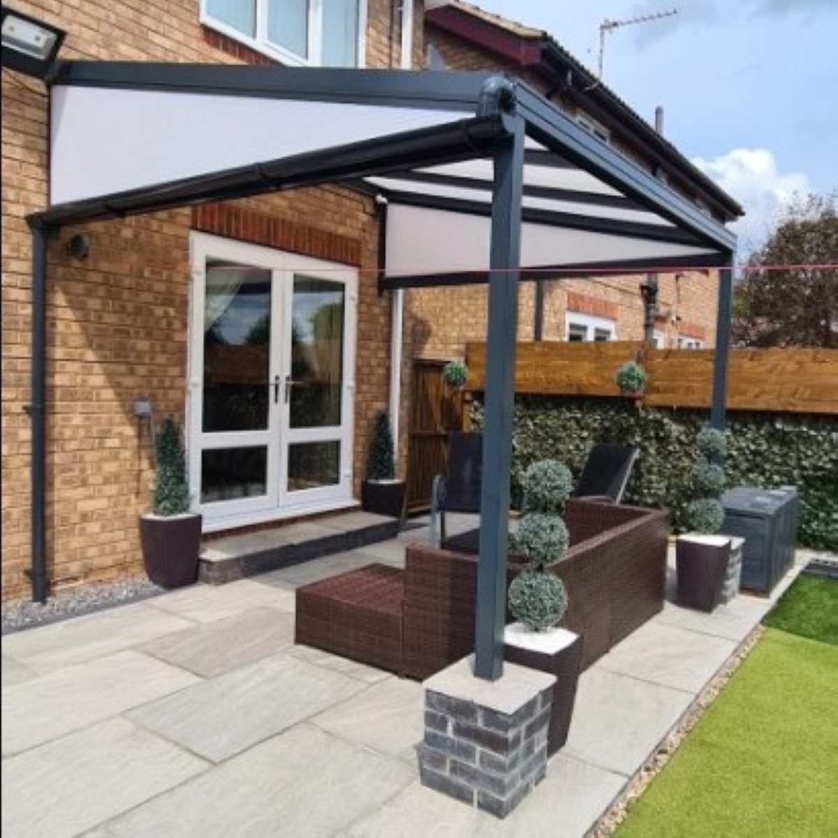 Contemporary Aluminium Lean-To Patio Cover with Side Infills